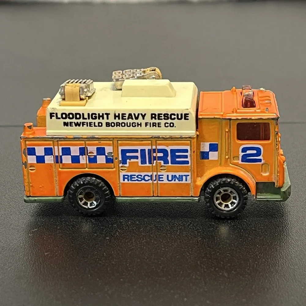 Vintage Matchbox Mack Auxiliary Power Truck 1991 1:84 Die-Cast Lights Move